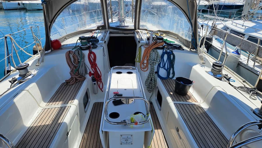 Shaded cockpit with teak decks